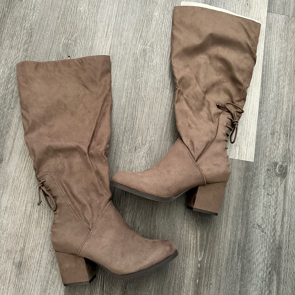 Journee Collection Women's Leeda Taupe Knee-High Boots XWC - Picture 3 of 9